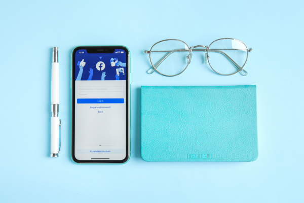 cách khóa facebook tạm thời trên iphone
