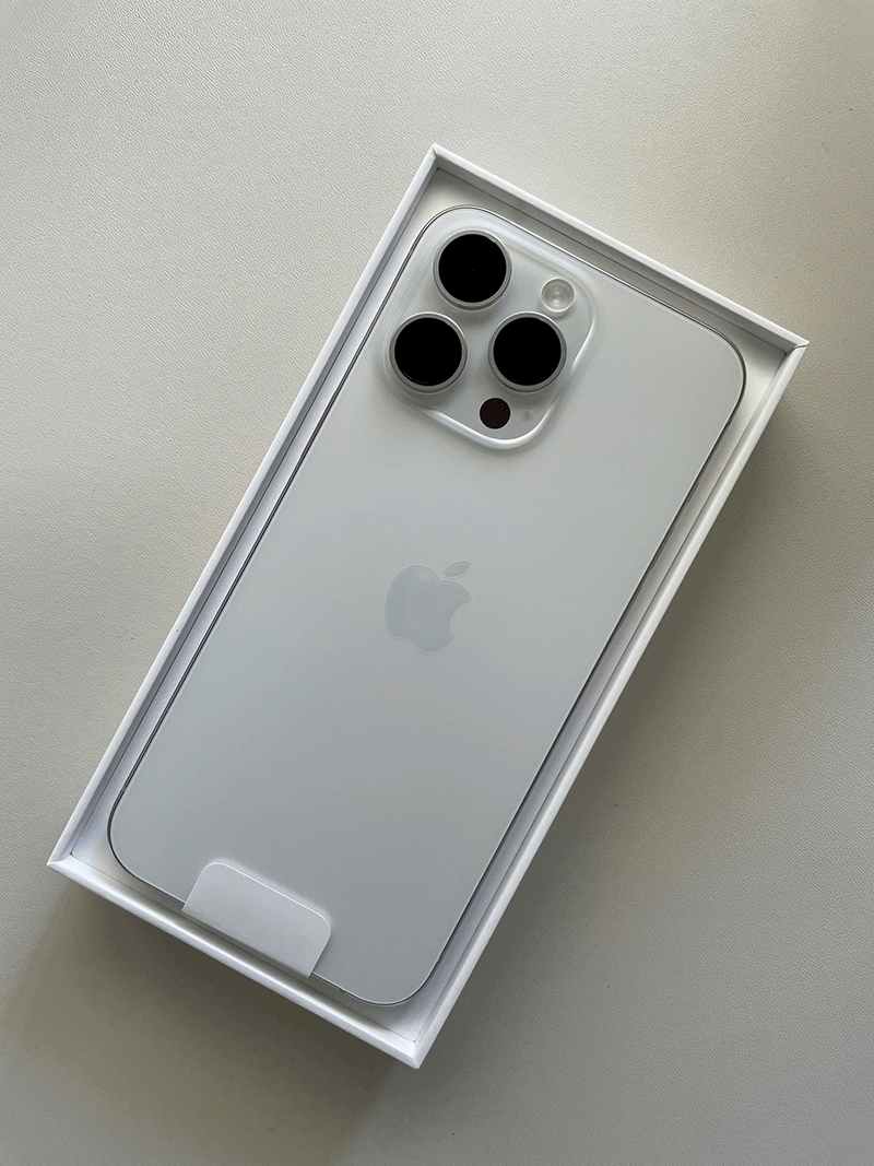 iPhone 15 Pro màu Trắng Titan 