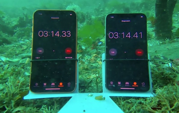 iPhone XR có khả năng chịu nước tuyệt vời cùng viên pin khủng