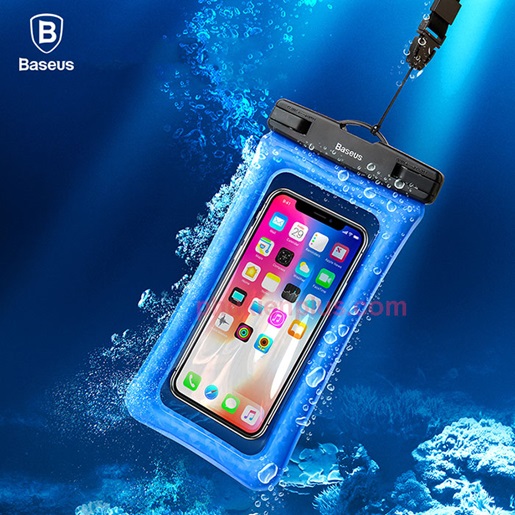 Sử dụng túi bảo vệ sẽ giúp bạn bảo vệ điện thoại khi đi biển