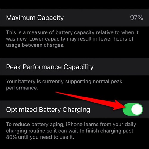 Chọn chế độ Optimized battery charging và gạt nút chuyển đổi để bật tính năng này