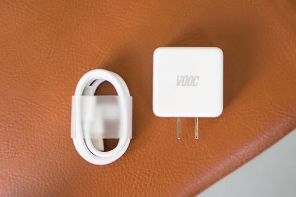 Sạc nhanh công nghệ VOOC 3.0 công suất 20W