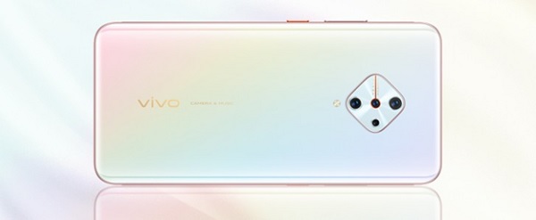 Cụm camera phía sau rất nổi và tạo được sự mới lạ