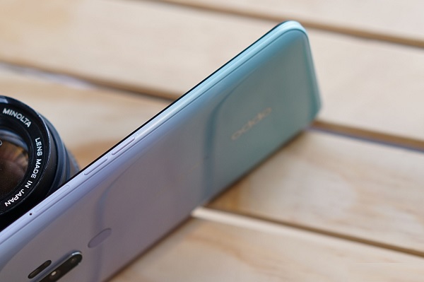 Hiệu ứng gradient lan rộng tràn sang viền máy