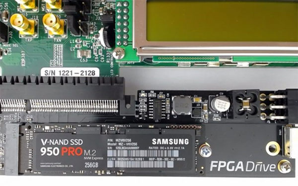Ổ cứng SSD được sử dụng phổ biến hiện nay thay thế cho ổ cứng HDD.