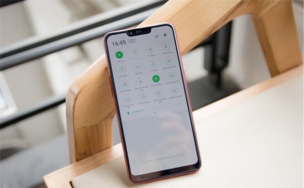 A3s sở hữu con chip Snapdragon 450 cho hiệu năng ổn định hơn con chip MediaTek MT6762R trên A1k