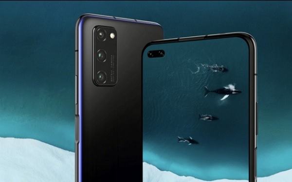 Hai máy đều có 3 camera sau nhưng độ phân giải khác nhau.