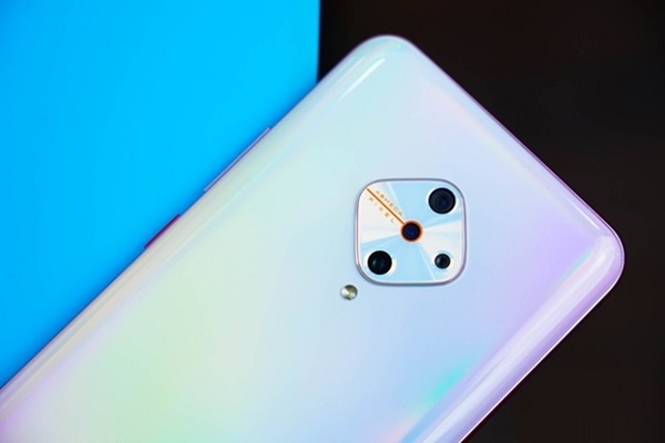 Thiết kế camera Vivo S1 Pro có khả năng nhận diện thương hiệu tốt vì sự độc nhất, không đụng hàng