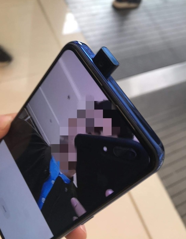 Camera selfie thò thụt trên Vsmart Active 3