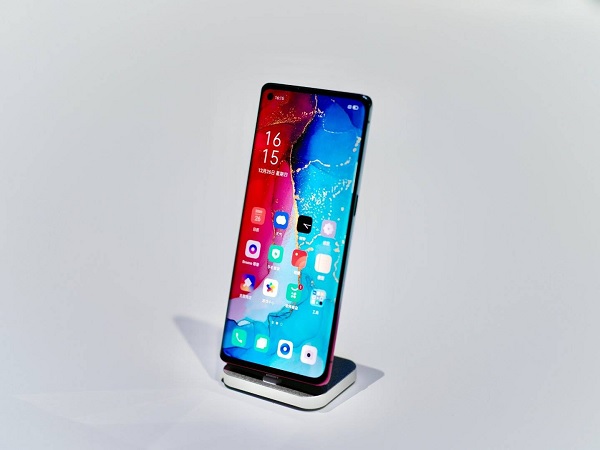 Sở hữu màn hình nốt ruồi được vát cong 3D sang 2 cạnh bên