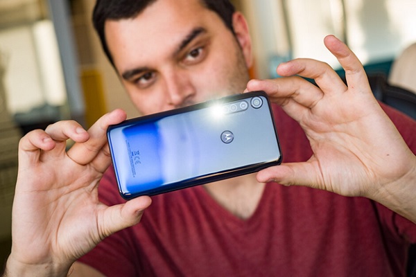 Cụm camera sau của Moto G8 Plus