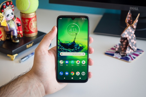 Moto G8 Plus có thời gian sạc không quá ấn tượng
