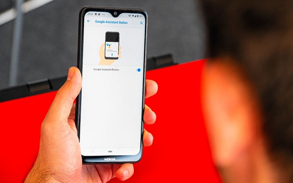 Nokia 7.2 có thêm 1 nút phím cứng cạnh nút nguồn và phím tăng giảm âm lượng