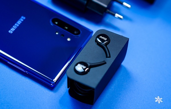 Bộ phụ kiện bên trong vẫn tương tự như những bản Note 10+ khác