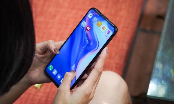 Huawei Y9s được cài đặt sẵn hệ điều hành Android 9, sử dụng giao diện EMUI 9.1 và vẫn có dịch vụ của Google