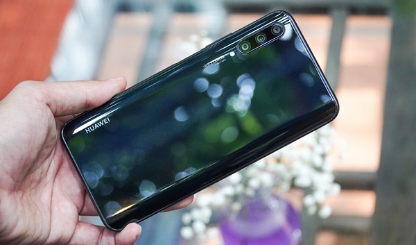 Mặt sau của Huawei Y9s