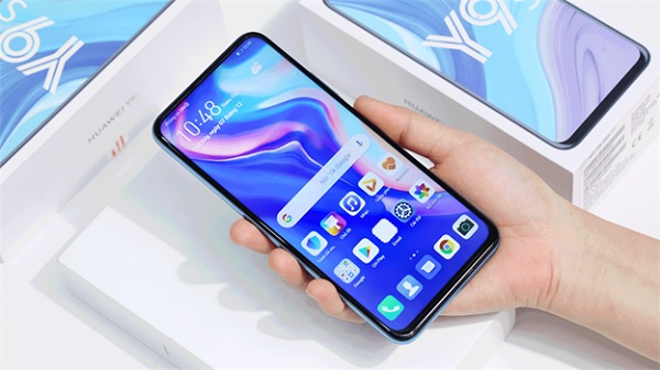 Mặt trước không tràn viền không notch cho diện tích hiển thị rộng và vô cùng đẹp mắt