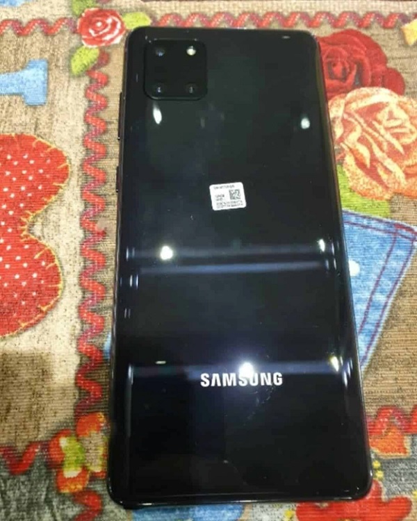 Cận cảnh màn hình Galaxy Note 10 Lite