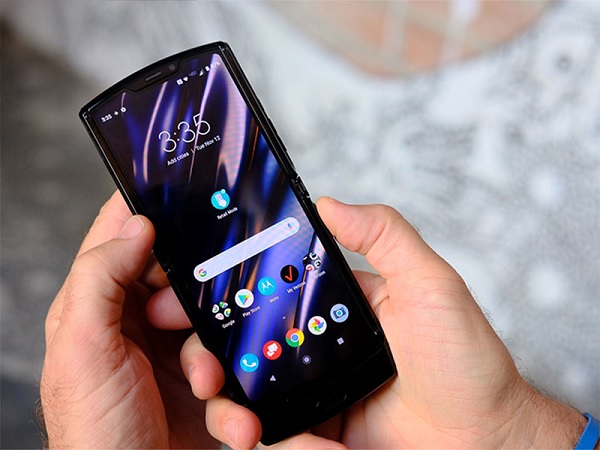 Chi phí thay thế màn hình Motorola Razr vô cùng hợp lý