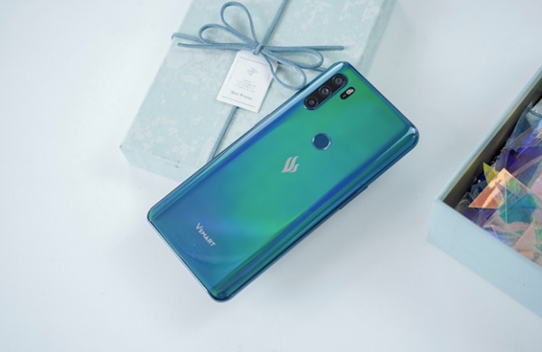 Mở hộp Vsmart Active 3: camera selfie “pop-up” 16MP, giá 4,5 triệu 