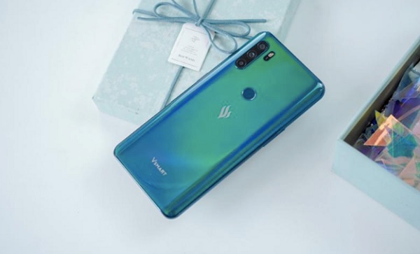 Vsmart Active 3 mang sức mạnh từ con chip Helio P60, 2 lựa chọn RAM 4GB và 6GB. Tuy không phải là bộ vi xử lý “khủng” nhưng cũng đủ để máy xử lý lệnh nhanh chóng và thao tác đơn giản.