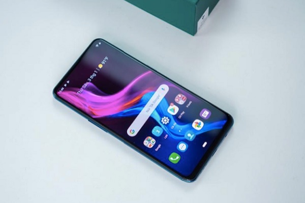 Chất lượng hiển thị Vsmart Active 3 được đánh giá cao, màu sắc tươi mới, độ tương phản cao và góc nhìn tốt. Có thể nói, Vsmart Active 3 sở hữu màn hình đẹp nhất trong phân khúc smartphone 4-5 triệu đồng.