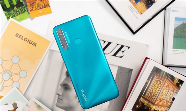 Vẻ bề ngoài khá giống với Realme 5 và Realme 5s