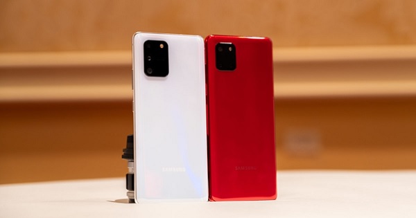 Galaxy S10 Lite và Galaxy Note 10 Lite đều có 3 tùy chọn màu sắc nhưng cách phối màu khác nhau rõ ràng