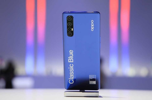 OPPO Reno3 Pro Pantone 2020 được bán với giá khoảng 600 USD và được bán ra từ ngày 10/1