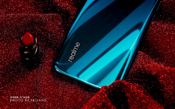 Một điểm đặc biệt trên Realme X50 5G là máy có hệ thống tản nhiệt 5 lớp nên khi chơi game lâu không bị quá nóng
