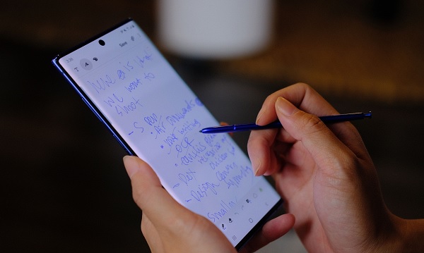 Bút S-pen trên Note 10 và Note 10+ được bổ sung thêm tính năng điều khiển điện thoại từ xa