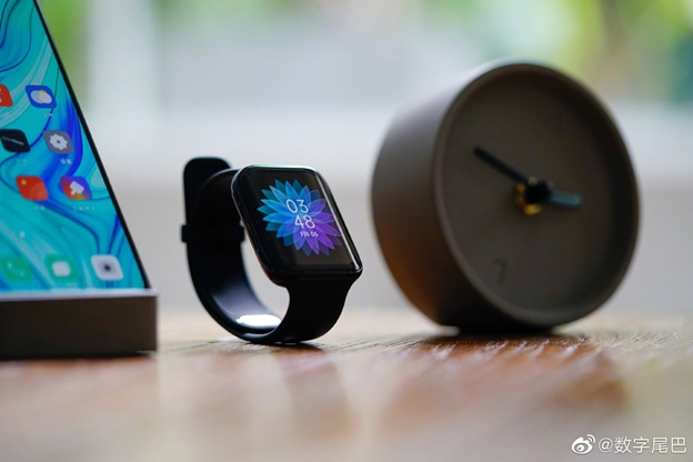 Nhìn từ góc độ này OPPO Watch giống Apple Watch đến 99,9%