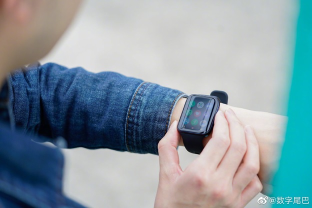 OPPO Watch chạy trên nền tảng Android Wear với giao diện tùy biến Color OS