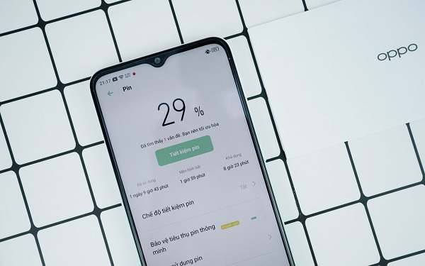 OPPO A31 đi kèm viên pin dung lượng 4.230mAh, đáng tiếc là không được hỗ trợ sạc nhanh