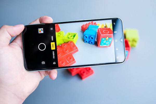 Camera chính có độ phân giải 12MP khẩu độ lớn