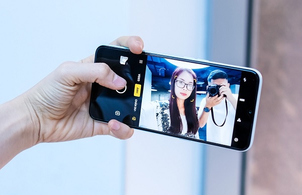 Camera selfie trên A31 có độ phân giải 8MP
