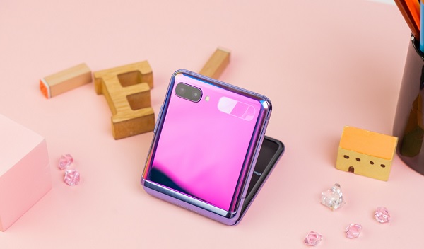 Thiết kế dạng gập vỏ sò mới