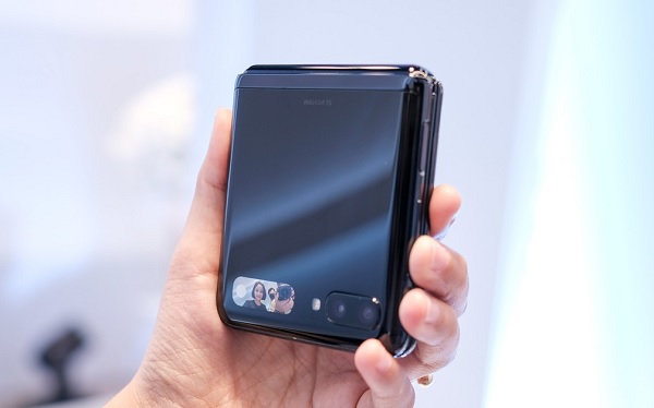 Cụm camera kép ở mặt sau
