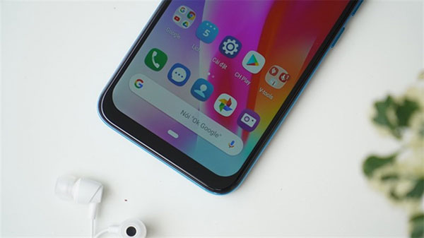 Vsmart Joy 2+ trừ điểm vì có phần “cằm” khá dày