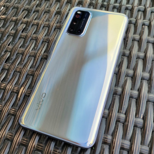 Xuất hiện ảnh thực tế Vivo V19: camera selfie kép, 4 camera sau, chip Snapdragon 712