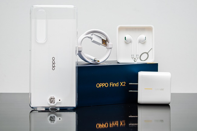 Phụ kiện kèm theo máy gồm: Ốp lưng, Củ sạc nhanh, Cáp sạc USB-C, Tai nghe
