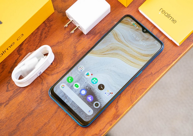 Viền màn hình Realme C3 có phần mỏng hơn Vsmart Joy 3