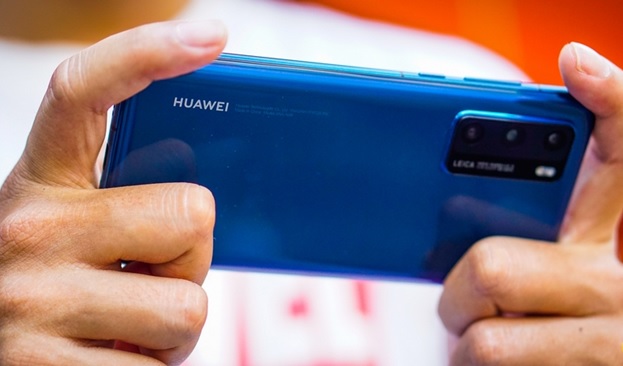 Cầm Huawei P40 cho một cảm giác rất tuyệt