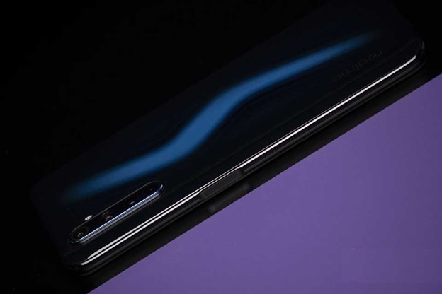 Cạnh trái của Realme 6 Pro