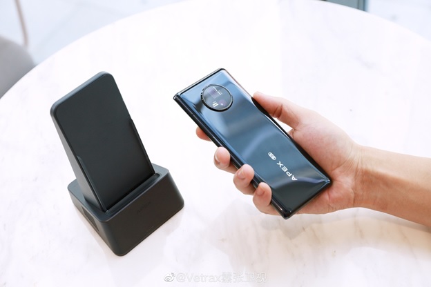 Người dùng phải sử dụng một chiếc dock sạc riêng biệt để sạc