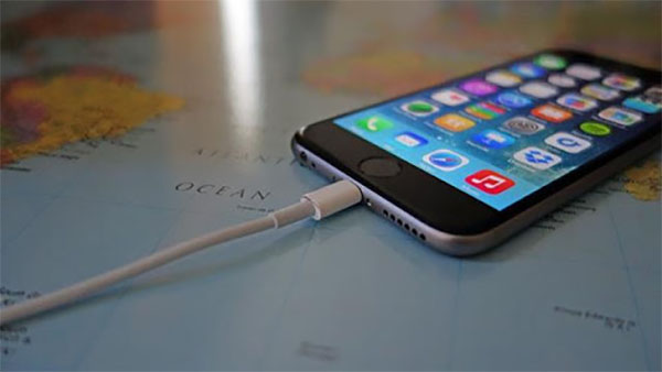 iPhone 6 báo sạc nhưng không vào pin vietfone