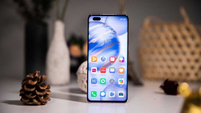 Máy sở hữu viên pin lớn 4000mAh, sạc nhanh có dây 40W và sạc không dây nhanh 27W