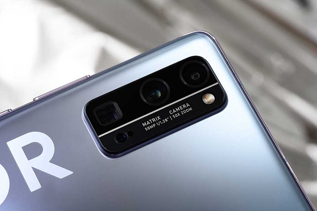 Camera có khả năng zoom kỹ thuật số tối đa 50x