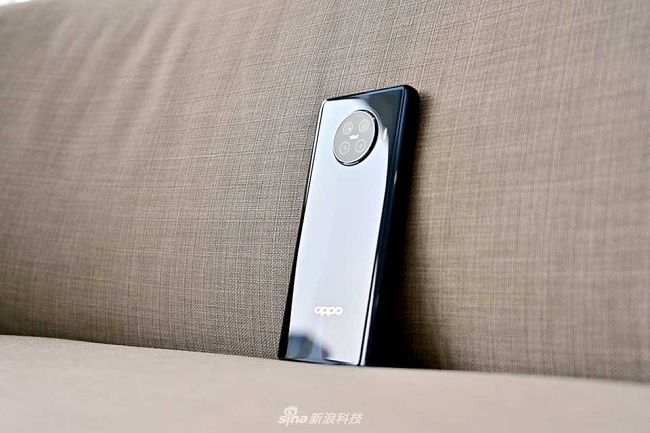 OPPO Ace2 chạy hệ điều hành Android 10, giao diện ColorOS 7.1, hỗ trợ 2 sim, có kết nối NFC, Bluetooth 5.1 và sử dụng cổng USB-C