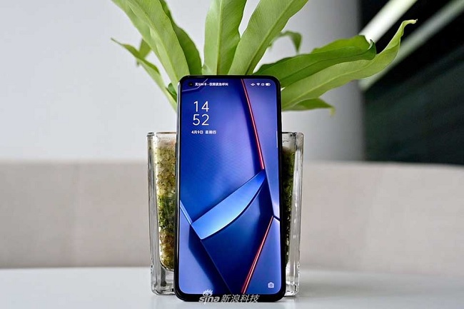 Các cạnh viền của OPPO Ace2 rất mỏng cho nhiều không gian trải nghiệm hơn